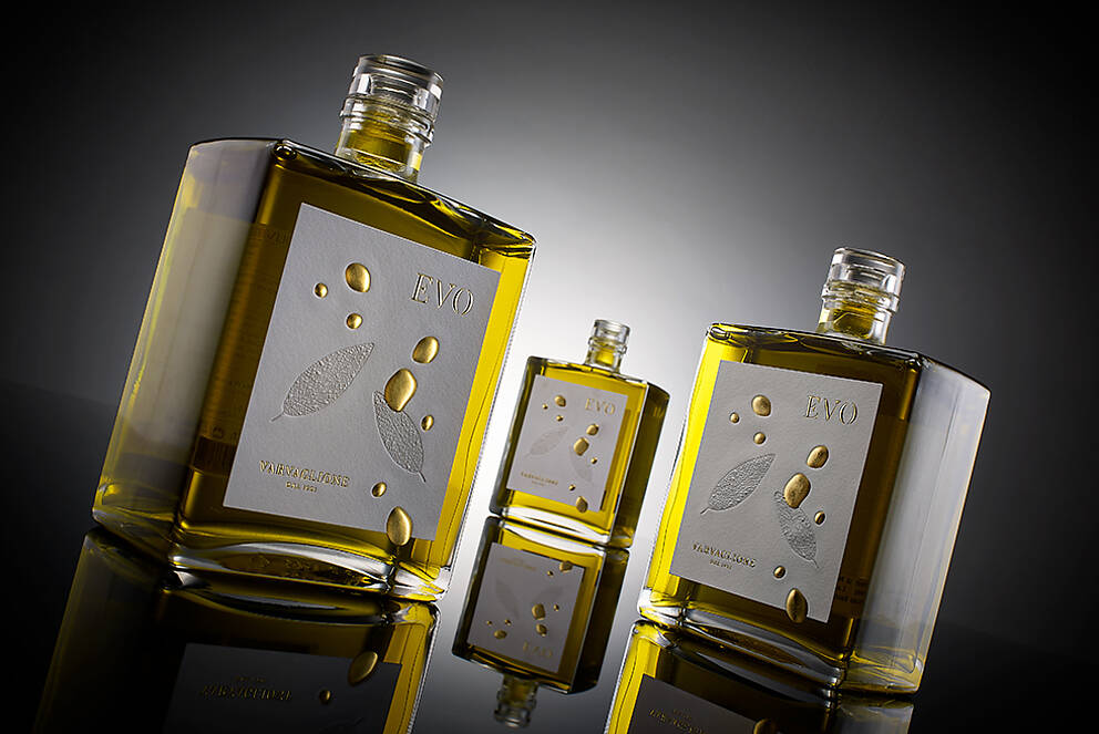 Hot Stamped Food Labels: Embellished Designs for Maximum Appeal Luxurious food labels on olive oil bottles