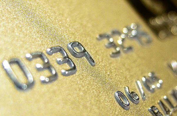 LEONHARD KURZ: Innovative Card Technology for Credit and Debit Cards Gold credit card with tipping decoration by LEONHARD KURZ