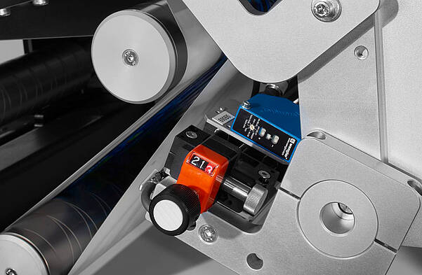 Digital Printing: Achieving Faster & More Economical Print Jobs Detailed view of the finishing machine DM-UNILINER 2D