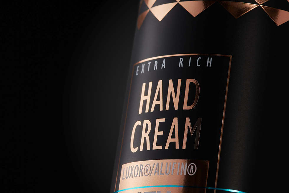 Enhanced Labels & Shrink Sleeves for the Wow Factor at the Point of Sale Cosmetic packaging with rose gold surface finishing by LEONHARD KURZ